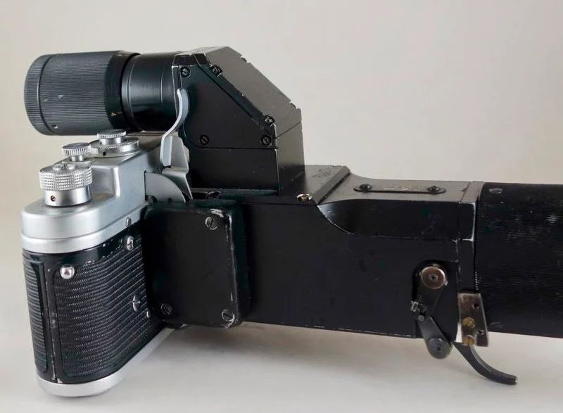 C166 NIMFA-3 gồm Zorki 4 gắn với cụm ống kính đặc biệt