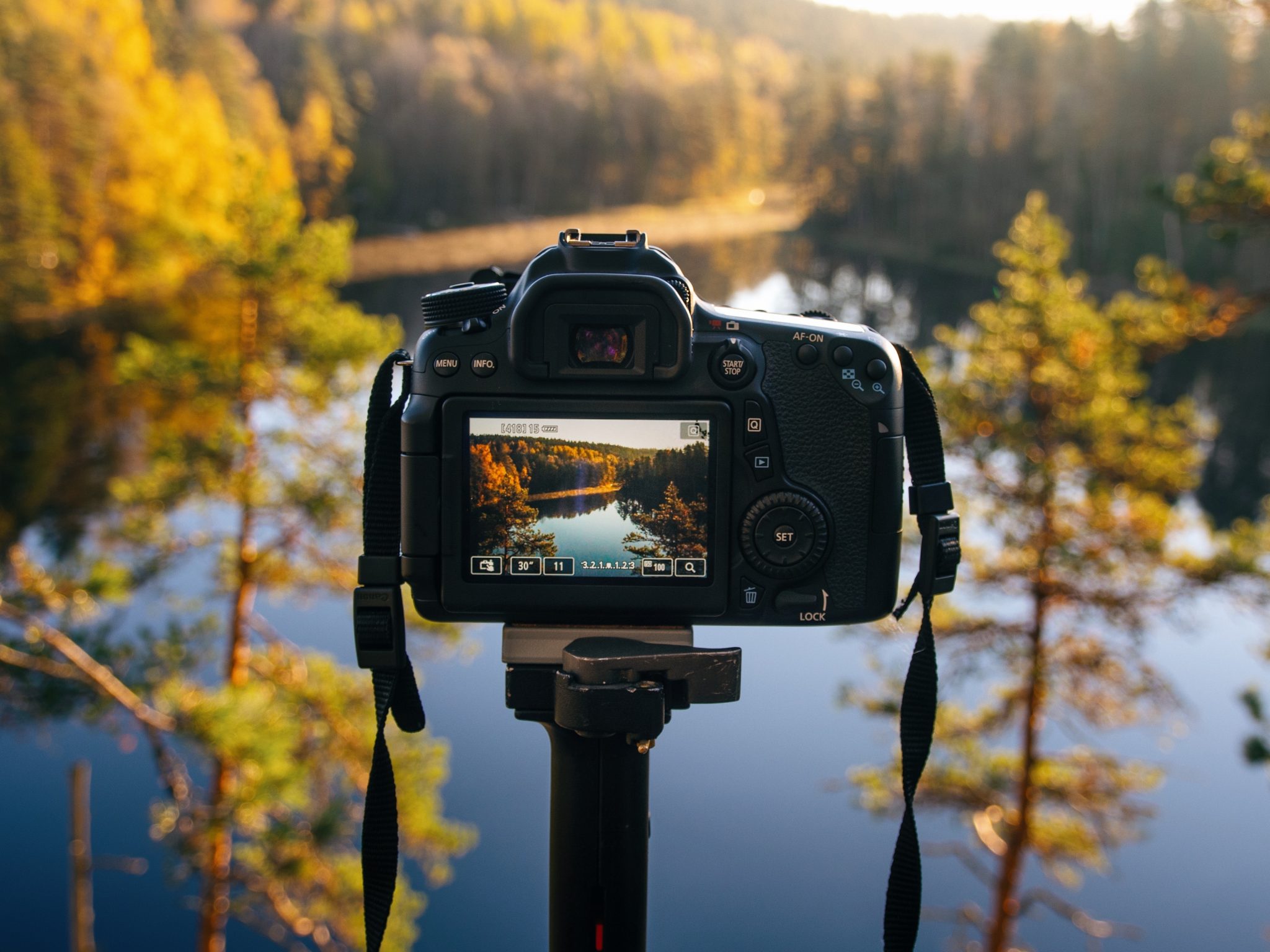 Sử dụng chân máy chụp ảnh khi thực hiện kỹ thuật chụp như Panorama, HDR, Timelapse và Exposure Blending