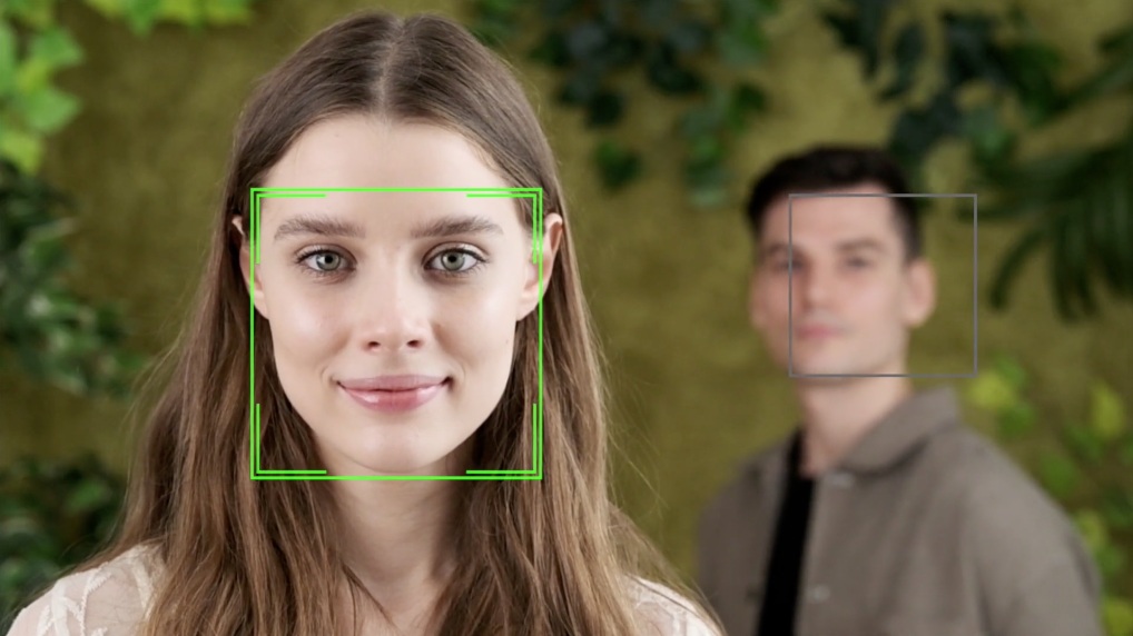 Camera AI nhận diện và lấy nét khuôn mặt