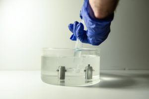 Cách chế tạo thấu kính quang học bằng Polymer lỏng cực nhanh và rẻ