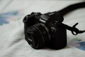 Máy ảnh Canon tốt nhất lĩnh vực video là Canon EOS R5