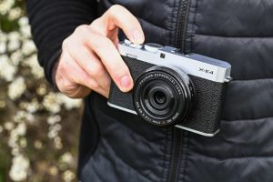 Fujifilm X-E4 - Máy ảnh Fujifilm tốt nhất 2022 để mang theo mọi nơi