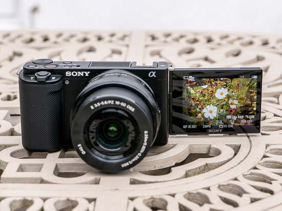 Máy ảnh Sony ZV-E10 trang bị màn hình LCD 3 inch