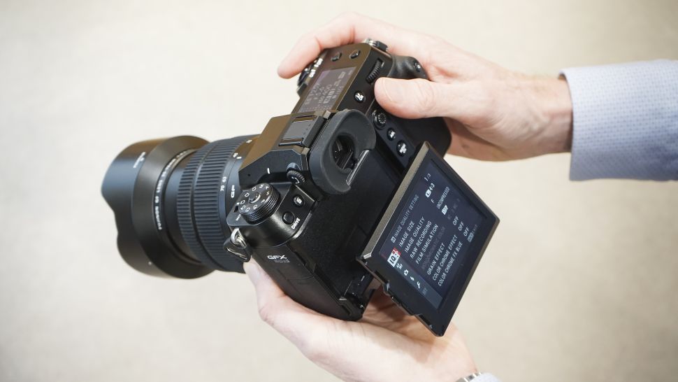 Giao diện mặt sau máy ảnh GFX 50S II 