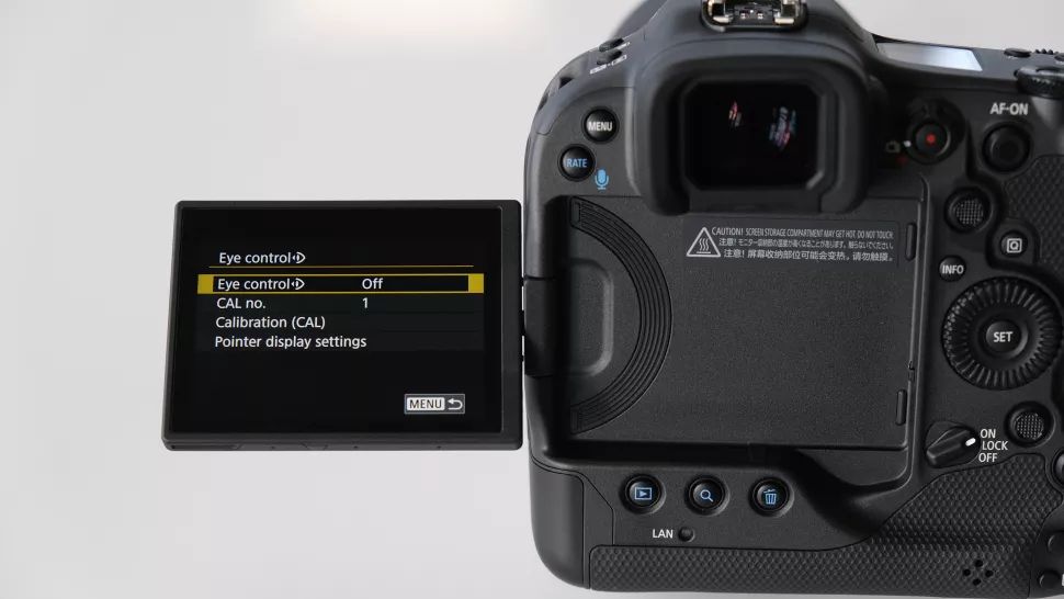 Tính năng Eye Control AF là tính năng mới được trang bị trên Canon EOS R3