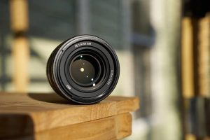 Ống kính Sony FE 50mm f/1.4 GM phù hợp để chụp ảnh chân dung, đường phố, du lịch,...
