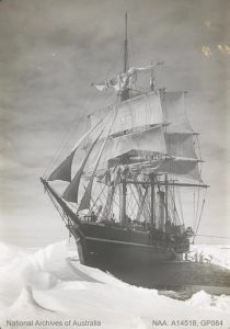  Tàu Terra Nova bị mắc kẹt trong băng ở Nam Cực Herbert