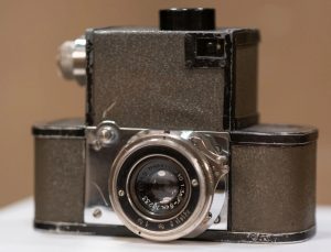 Máy ảnh nguyên mẫu GOMZ Gelveta Luxus tại buổi đấu giá Leitz Photographica