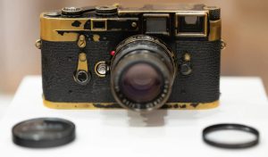 Máy ảnh Leica M3 sơn đen của John Bulmer