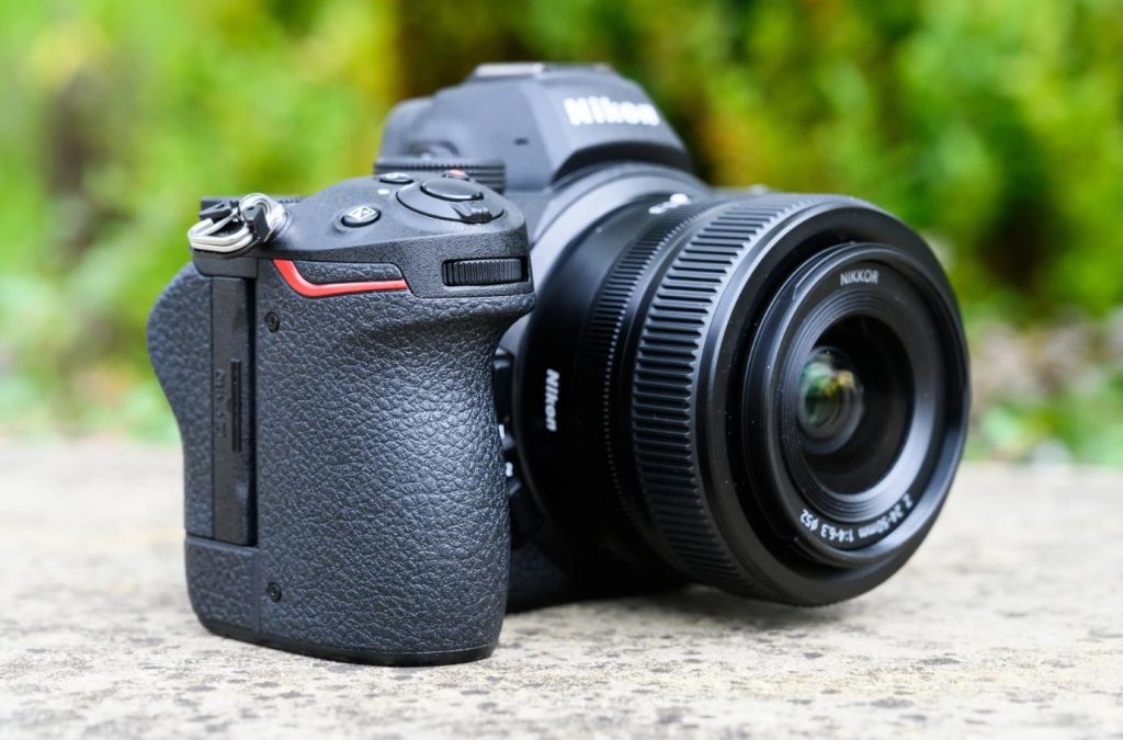 Nikon Z5 - Máy ảnh entry-level tốt nhất
