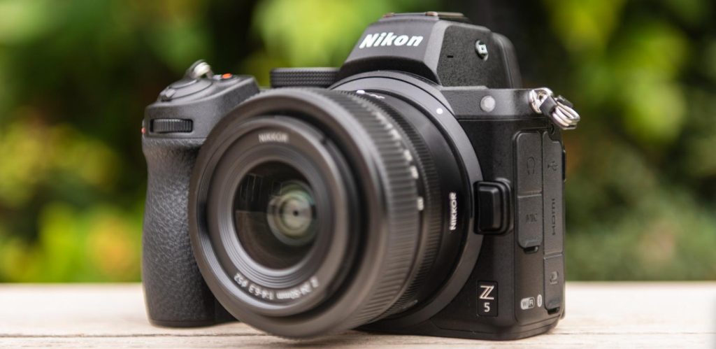 Nikon Z5 là một chiếc máy ảnh mirrorless full-frame