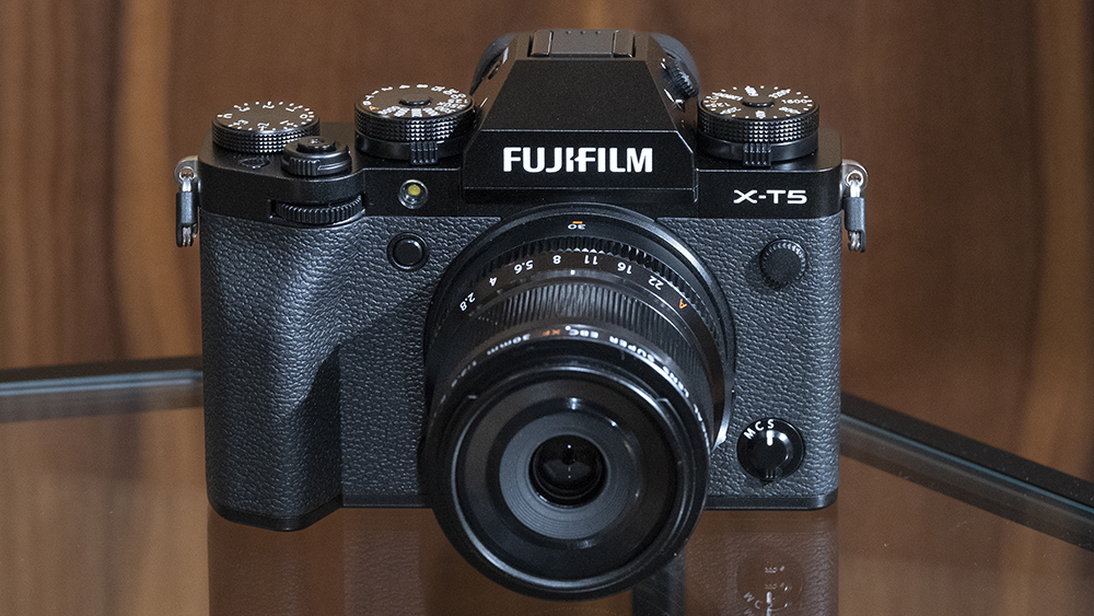 Fujifilm X-T5 - Camera tốt nhất với thiết kế cổ điển