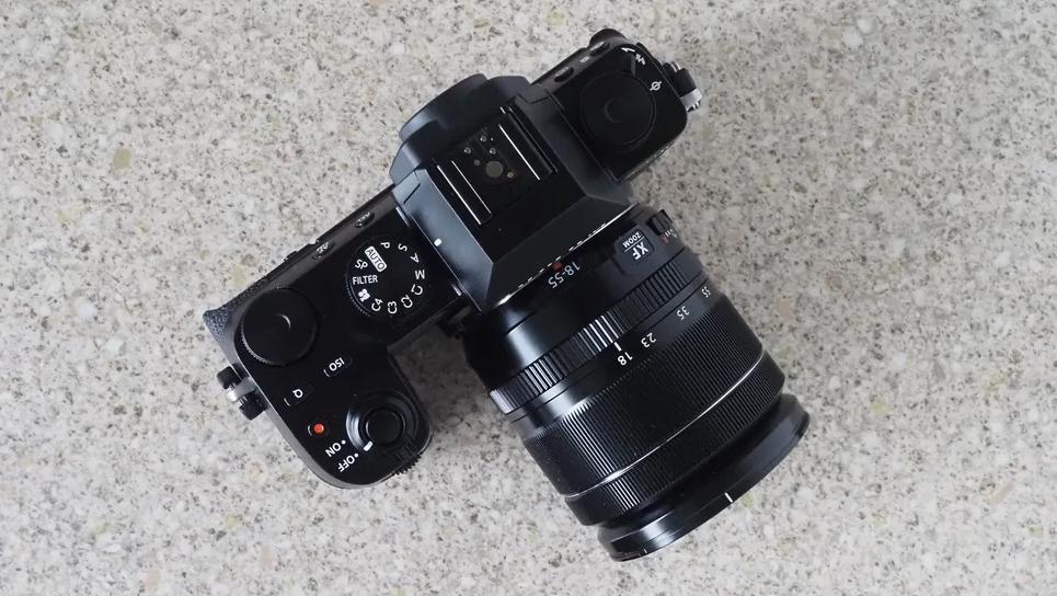 Máy ảnh full-frame Nikon Z5